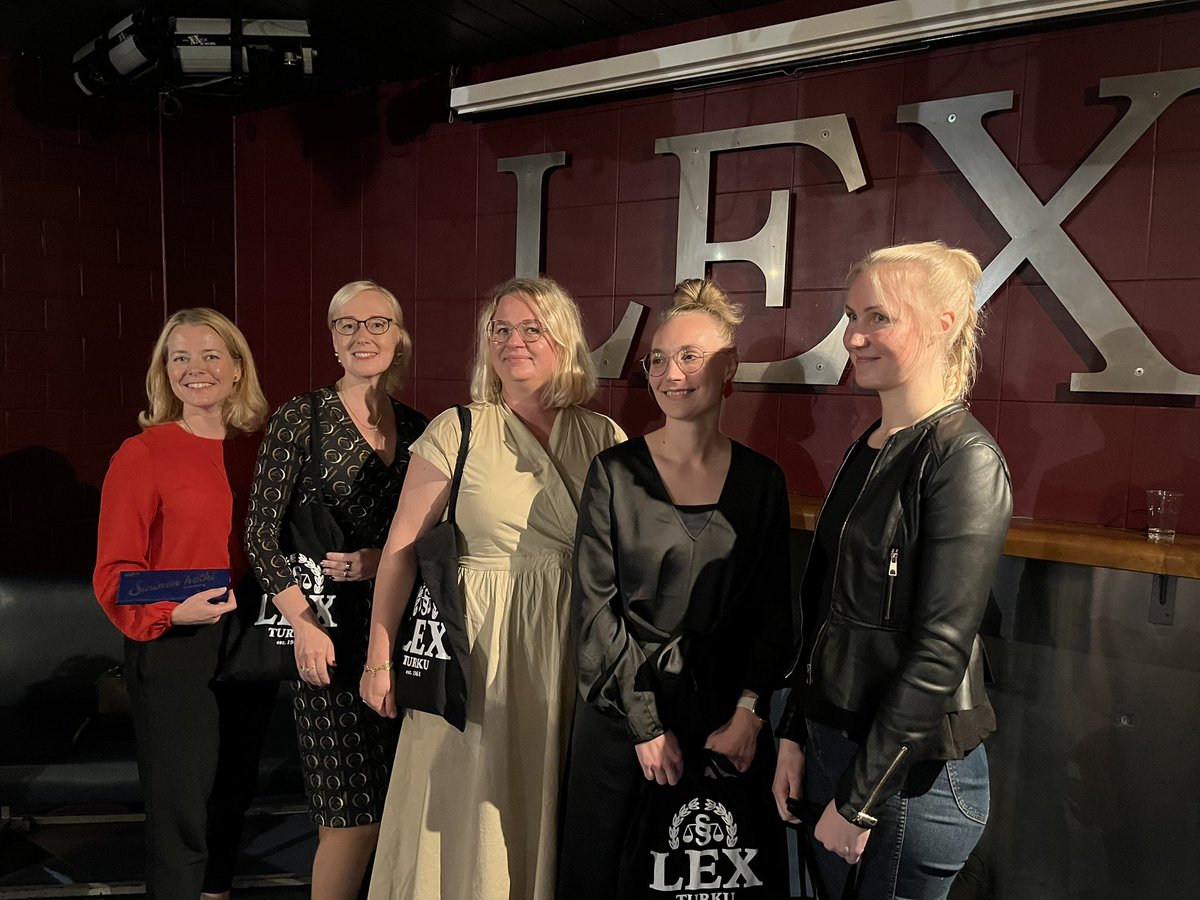 Senilex ja <a href="/LexTurku/">Lex ry</a> järjestivät seminaarin, jossa alumnit kertoivat urapoluistaan ja juristityöstä opiskelijoille. Kiitos, loistavat panelistit <a href="/HeidiAliranta/">Heidi Aliranta</a> sisäministeriöstä, Hanna Tuohimäki Lantmännen Groupista, Kati Hussu Turun HO:sta ja Linda Finska Energiavirastosta!
