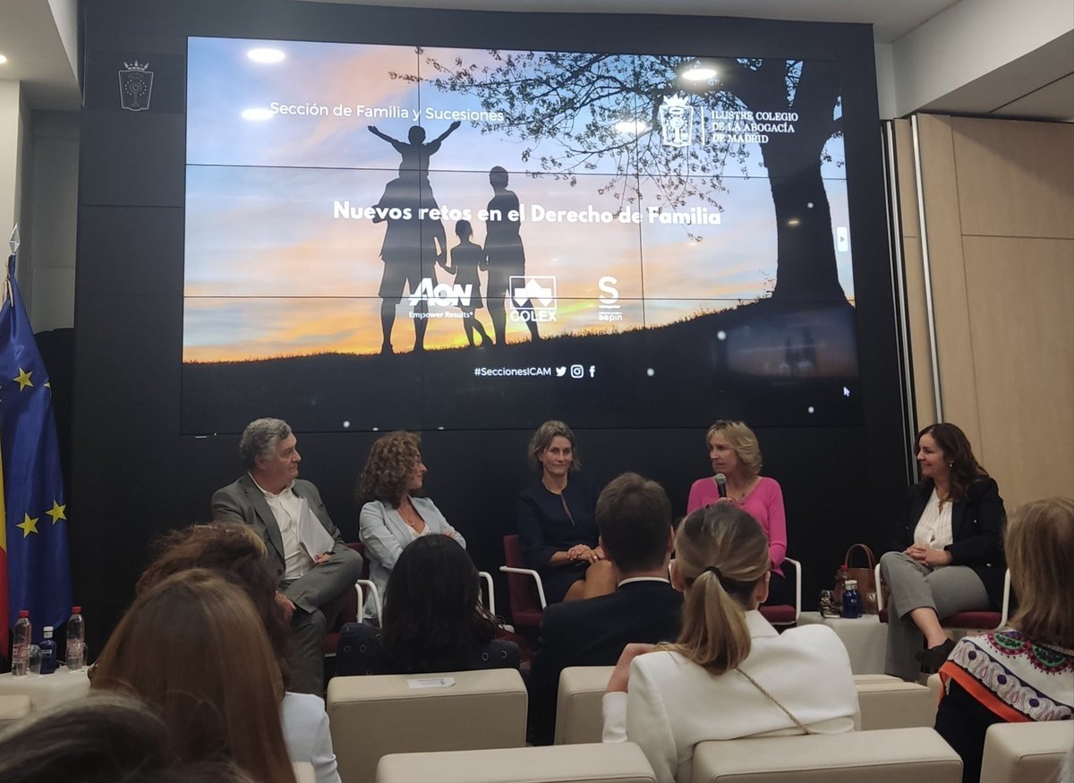 diazoliveri's tweet photo. Magnífica también la presentación de la Sección de Familia del @icam_es dirigida por su nueva presidenta @PalomaZabalgo, que estuvo acompañada por @UrquiolaPalacio, @IsabelWinkels, Flora Calvo, @AnaClaraBelio y Jesús Serrano Sáez. ¡Chapó! por sus intervenciones. https://t.co/Z6fuZ0v0wz