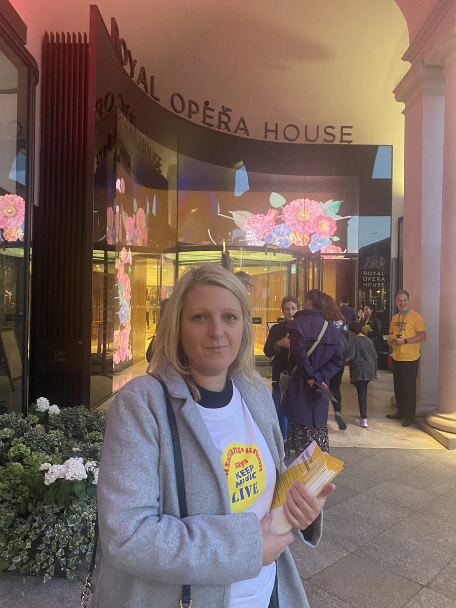 We are at the Royal Opera House supporting <a href="/WeAreTheMU/">Musicians' Union</a> members in the orchestra and fighting to get their 10% back. Lots of support from audience members. #FairPay