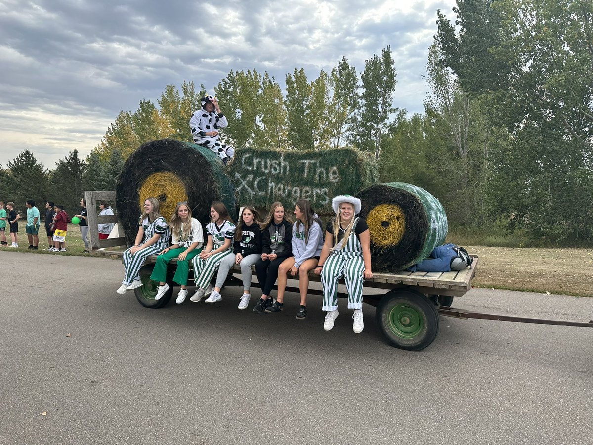 SuptWillert's tweet photo. Great excitement for Pipestone Area School Homecoming!  Let’s go ARROWS!!

#proudarrows https://t.co/u010k6I1HY