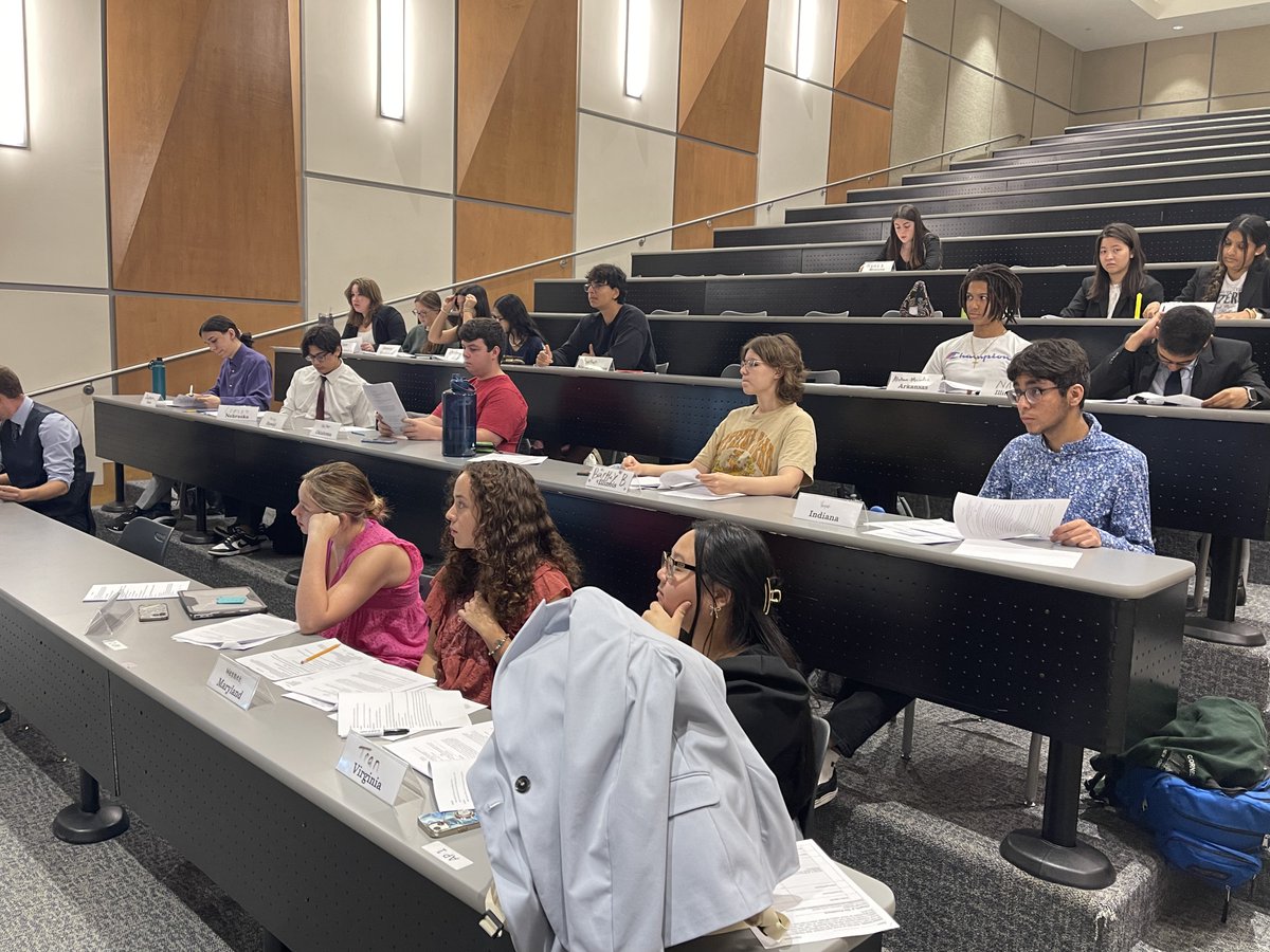 KellerISD's tweet photo. 🇺🇸 @TimberCreek_HS AP Government seniors have begun their yearlong "Politics in Action" project in class. For the past two days, they debated bills and passed legislation. In the spring, they will hold political conventions and a presidential election. 🗳#CelebrateKISD https://t.co/KOhjyRdPBo