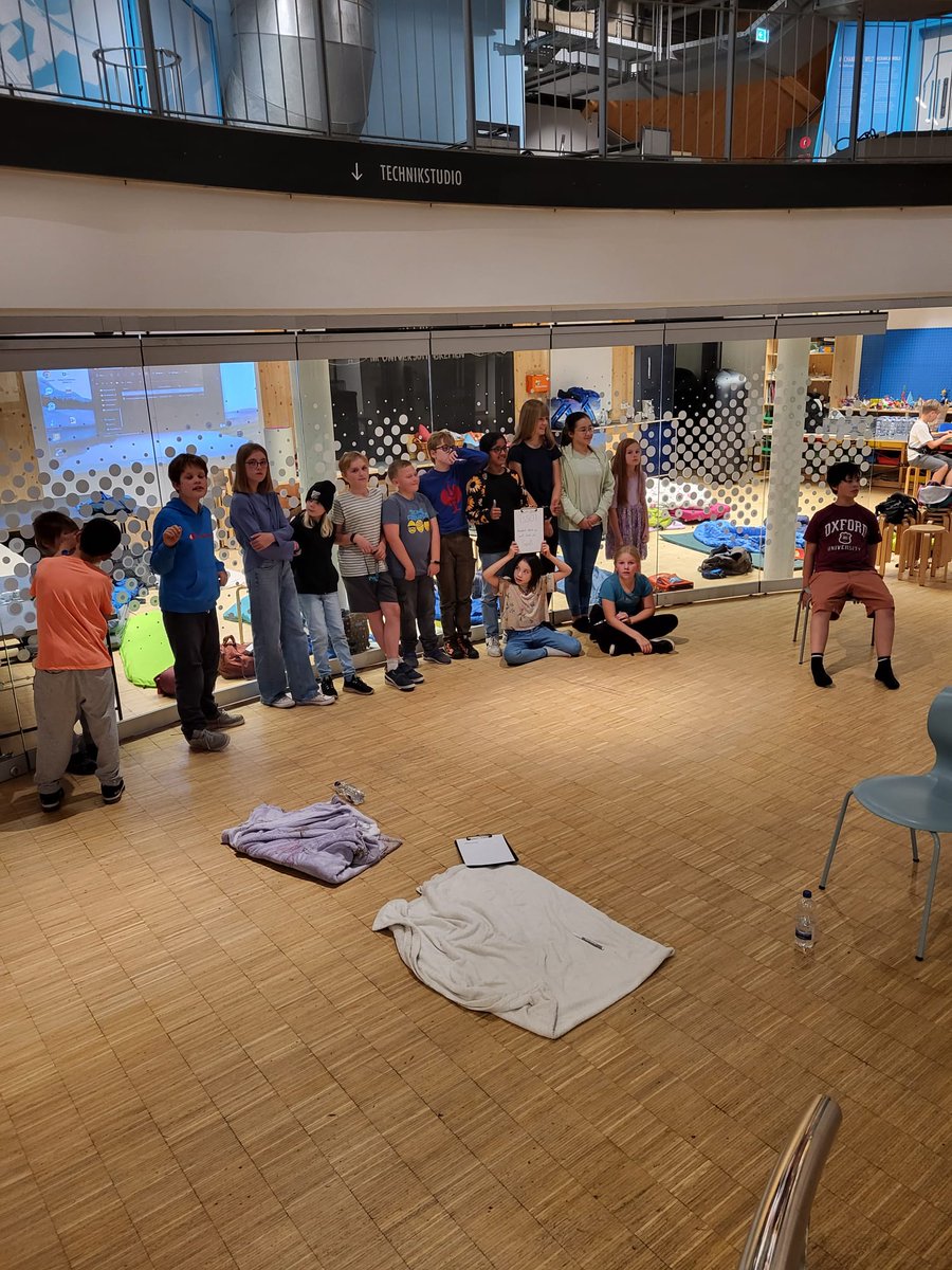 Nachts im #Museum. Heute übernachtet unsere Science Clique im #UniversumBremen.