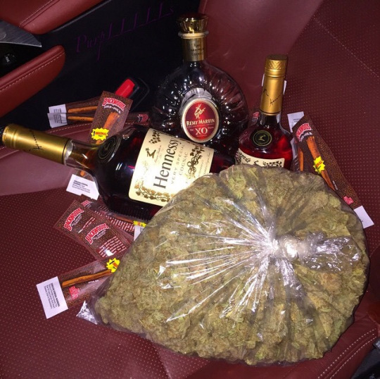 Ready for the weekend 😶‍🌫️👽