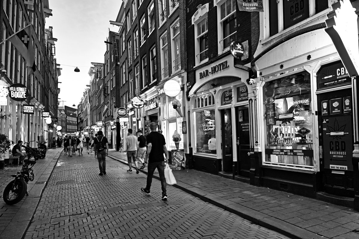 #AmsterdumCentraal #Amsterdam #amsterdamstreet #streetphoto #streetphotography #streetphotographer #Nikon #NikonZ6ii #monochrome #monochrome_street