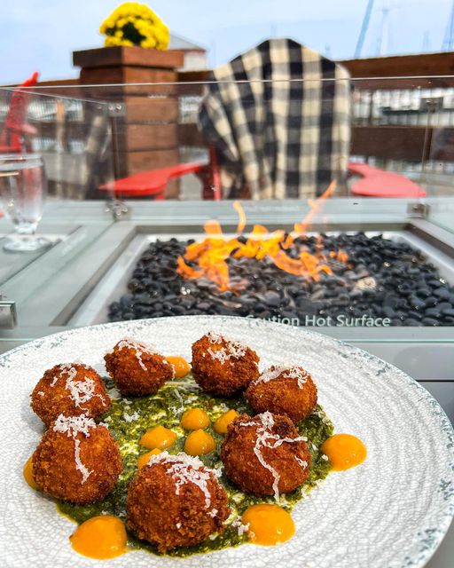 Crispy, cheesy, bite-sized goodness🤤
SUN-DRIED TOMATO ARANCINI //
Manchego cheese, butternut squash jam &amp; arugula pistou

Happy Friday! Gather your gang and join us for some delicious seasonal shareables at The Patio this weekend.

aquaterrakingston.com/the-patio