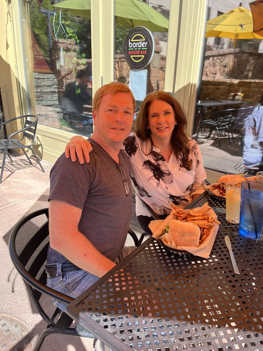 fropappy's tweet photo. Delicious lunch in Manitou Springs with my ride or die. ❤️ Living our best life!
The DC Oinker burger was the best! #BorderBurgerBar #ManitouSprings #Yum #Colorado #BurgersAndFries https://t.co/ZTNjMx5Vec