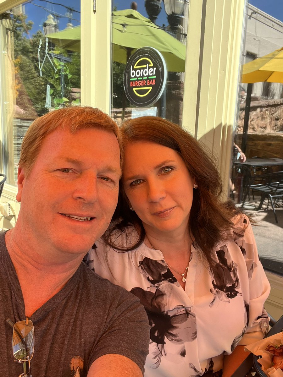fropappy's tweet photo. Delicious lunch in Manitou Springs with my ride or die. ❤️ Living our best life!
The DC Oinker burger was the best! #BorderBurgerBar #ManitouSprings #Yum #Colorado #BurgersAndFries https://t.co/ZTNjMx5Vec
