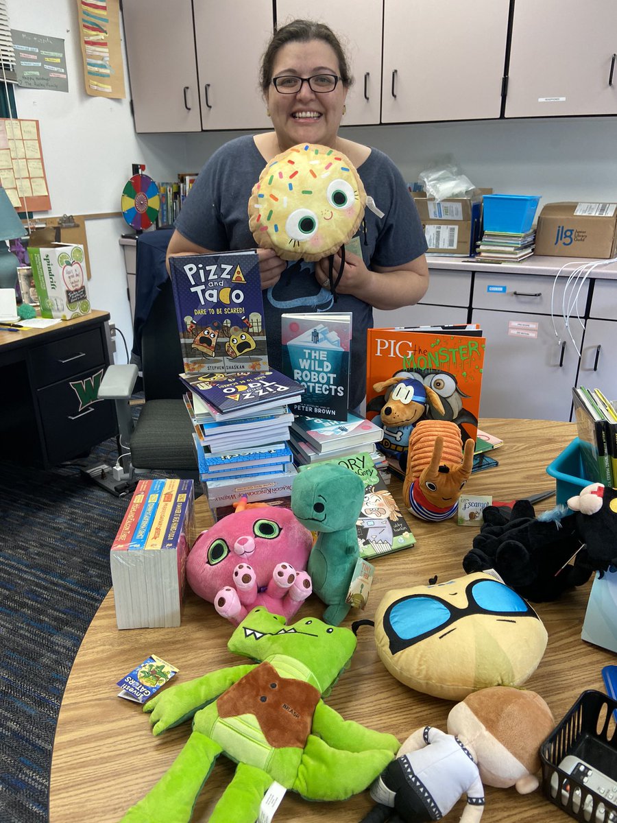 What’s more exciting…new books for the library or new reading buddies? <a href="/WestgateLMC/">Westgate LMC</a> <a href="/AHSD25Westgate/">Westgate Elementary</a>