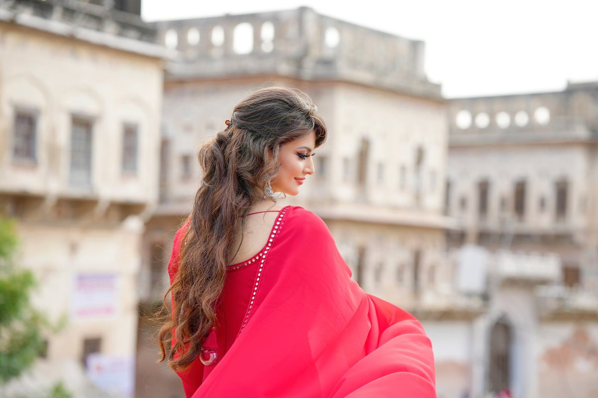 UrvashiRautela's tweet photo. ।। जय श्री राम ।। https://t.co/DdmBEQlNrB