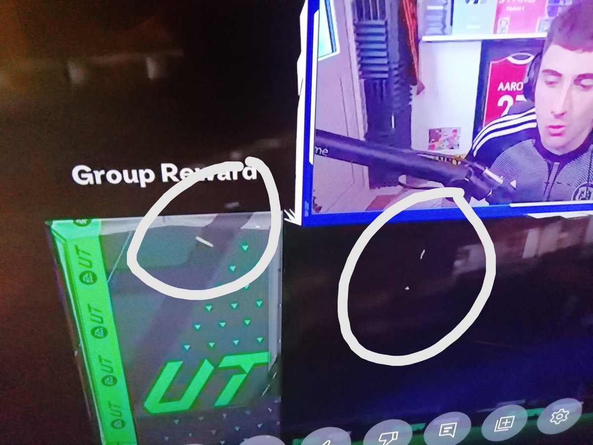 BotMom1's tweet photo. @DannyAaronsFUT  what's with these lines on maddisons magic vids? Is it your cam box being broken? Didn't notice it on your stream earlier?? https://t.co/WELTBvRhjk