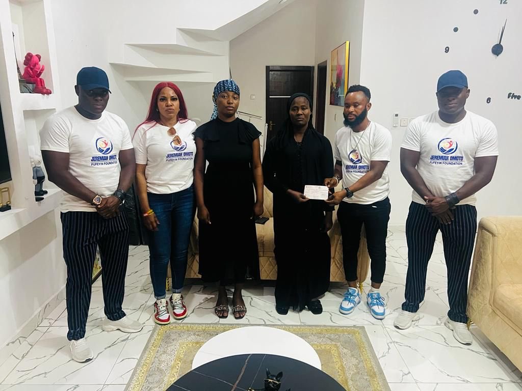 PROPHETJ_OMOTO's tweet photo. PROPHET JEREMIAH OMOTO FUFEYIN FOUNDATION DONATES N10 MILLION NAIRA TO THE LATE MOHBADβS FAMILY
#mohbad #ProphetJeremiahOmotoFufeyin #MercyTV #church #Jesus #mohbaddeath https://t.co/XBdLlV3rvP