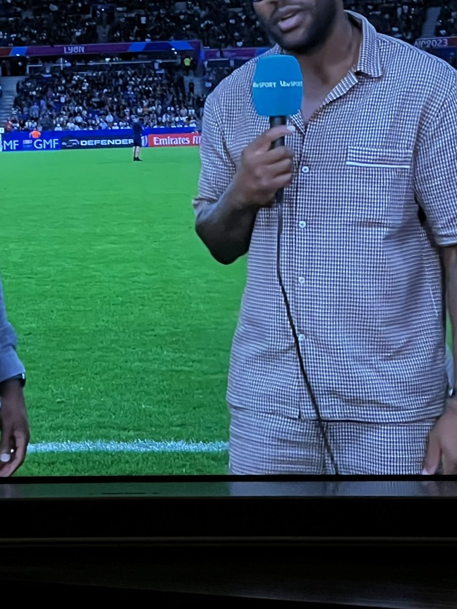 TimMat1's tweet photo. @Adamhalsey @justinbishop14 has @ugomonye turned up in his pyjamas? https://t.co/y53hyJyTdX