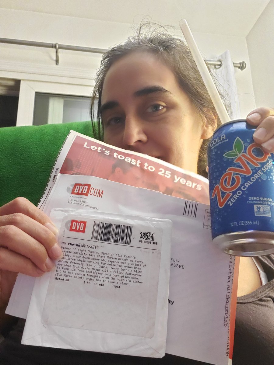 CaraArtman's tweet photo. @dvdnetflix you're a contender!
#DVDNetflix25 @zevia https://t.co/MIVuQg3OXm