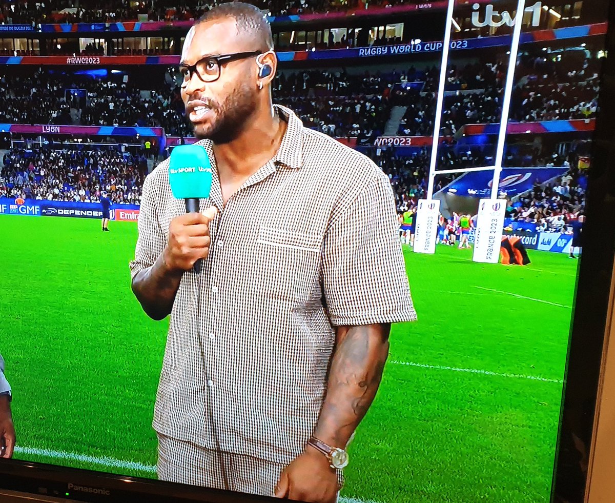 Nice pyjamas <a href="/ugomonye/">Ugo Monye</a> <a href="/ITVSport/">ITV Sport</a> #rugbybanter 😅