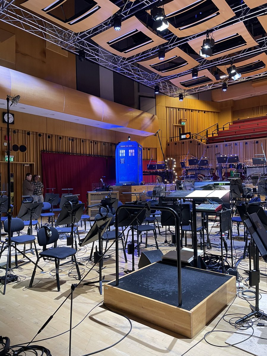 elgilbert_'s tweet photo. Spectacular night at the #DoctorWho 60th concert last night 💙✨ https://t.co/YyJY2XrzBZ