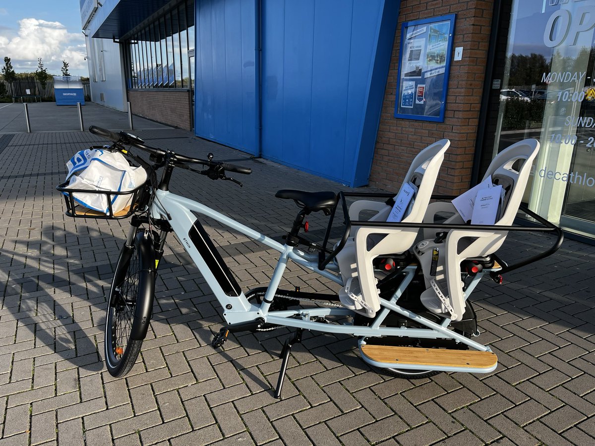 LorraineHallFG's tweet photo. Today I took a train and a bus to #Decathlon, picked up my new 🚲 , then cycled 23km home. Proud new owner. #Rothar #CargoBike #BikeToWork https://t.co/3ku8jjSUt9