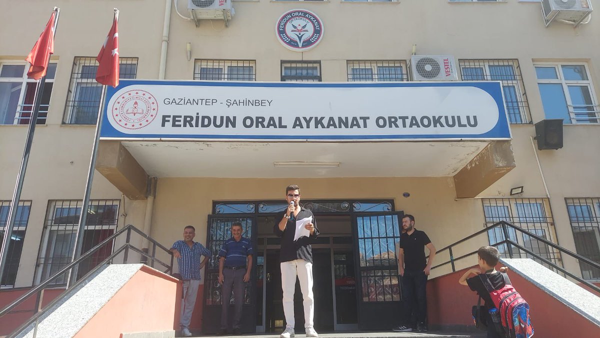 OralFeridun's tweet photo. 15 Temmuz Şehitleri Anma, Demokrasi ve Milli Birlik Günü okulumuzda kutlandı. https://t.co/h47Ell2yxV