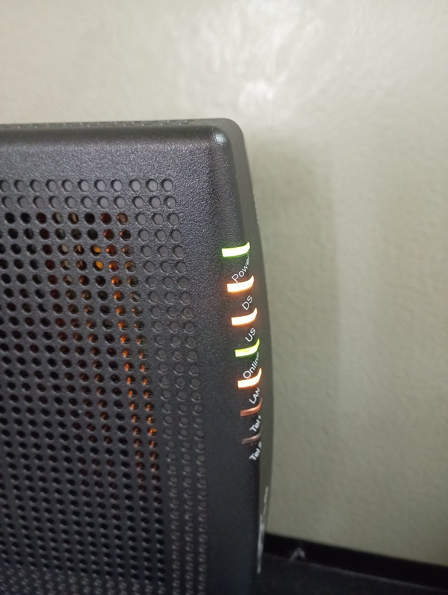 acido100x100's tweet image. Y así se encuentra desde las 14:00 Horas de hoy el Módem de @InterCliente @TuMundoInter en la Urb. Montecristo, Caracas, Contrato: 2500117302
@Conatel @sundde_ve
#InterCliente #InterCable