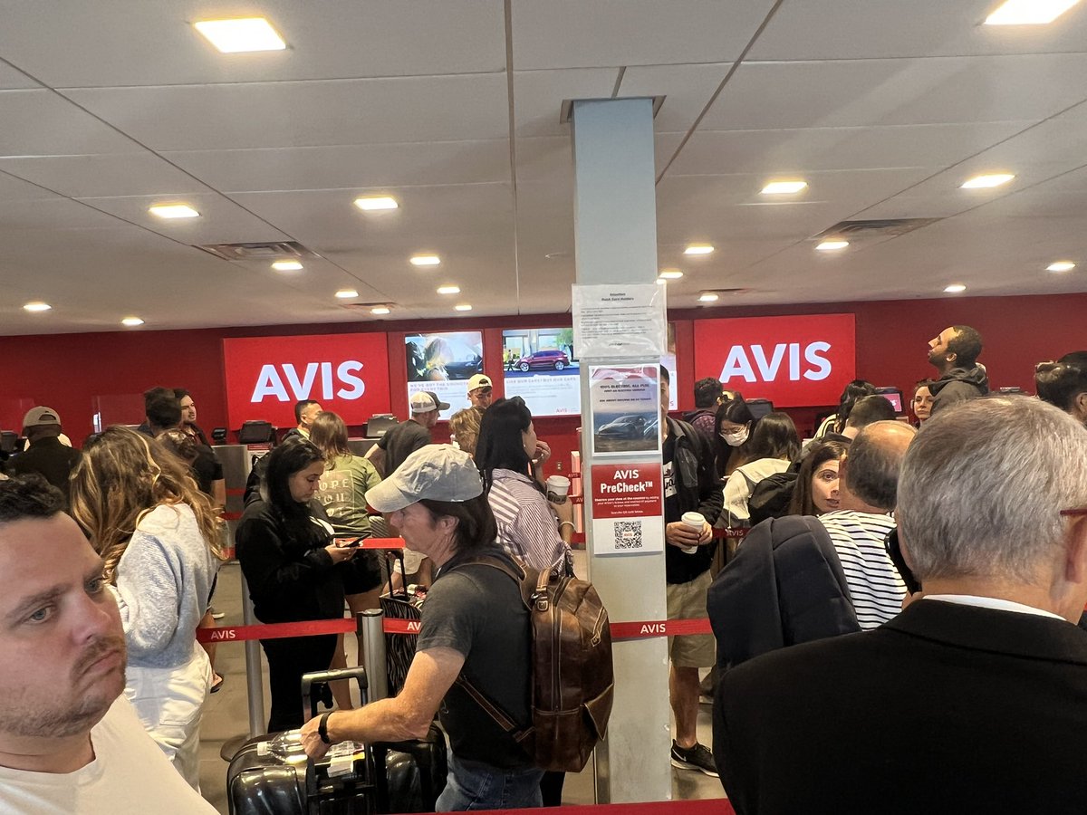 NbgNeil's tweet photo. @avis in LA airport. 6 people serving clients. 70+ people in line. Need I say more? https://t.co/L1YjSVnGRx