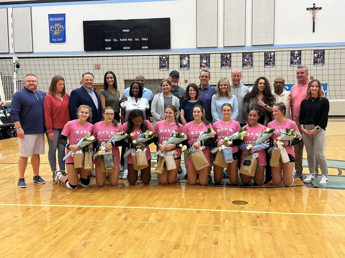 SaintJoeVB's tweet photo. Awesome night celebrating our 8 seniors who have helped lead the program over the last 4 years! https://t.co/B7Ci4K5LN9