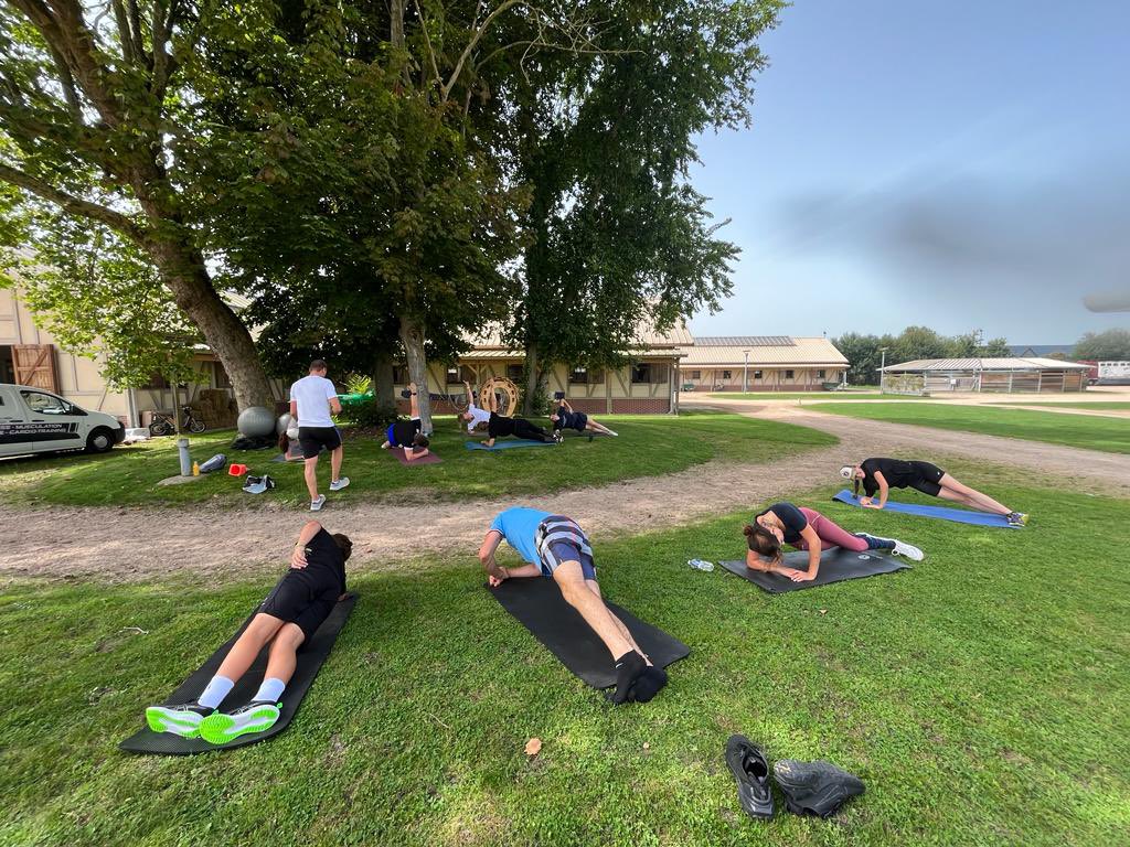 AcadmieDelaveau's tweet image. Une semaine type à l’Académie Delaveau… 📆

Entre coaching mental, préparation physique, cours de dressage et d’obstacles, les nouveaux élèves et leurs chevaux prennent leurs marques au sein de notre système d’excellence !