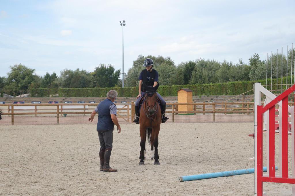 AcadmieDelaveau's tweet image. Une semaine type à l’Académie Delaveau… 📆

Entre coaching mental, préparation physique, cours de dressage et d’obstacles, les nouveaux élèves et leurs chevaux prennent leurs marques au sein de notre système d’excellence !