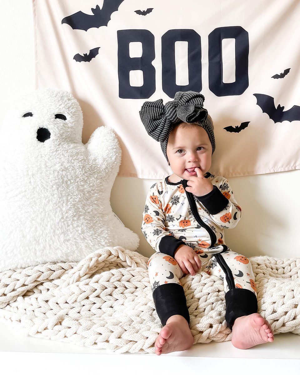 Since fall is OFFICIALLY here... time to break out the cutest Halloween PJS!!!! 🕸️