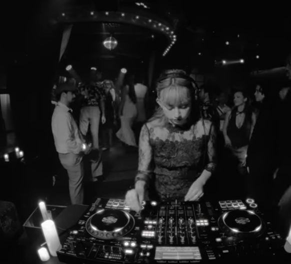 estecolor's tweet photo. Book Club Meeting #9: 
Tinzo plays jazz house mix for a film noir party in New York City.  
September 9th, 2023

#BookClubRadio #tinzo #livedjset https://t.co/vGZgw1xPwQ