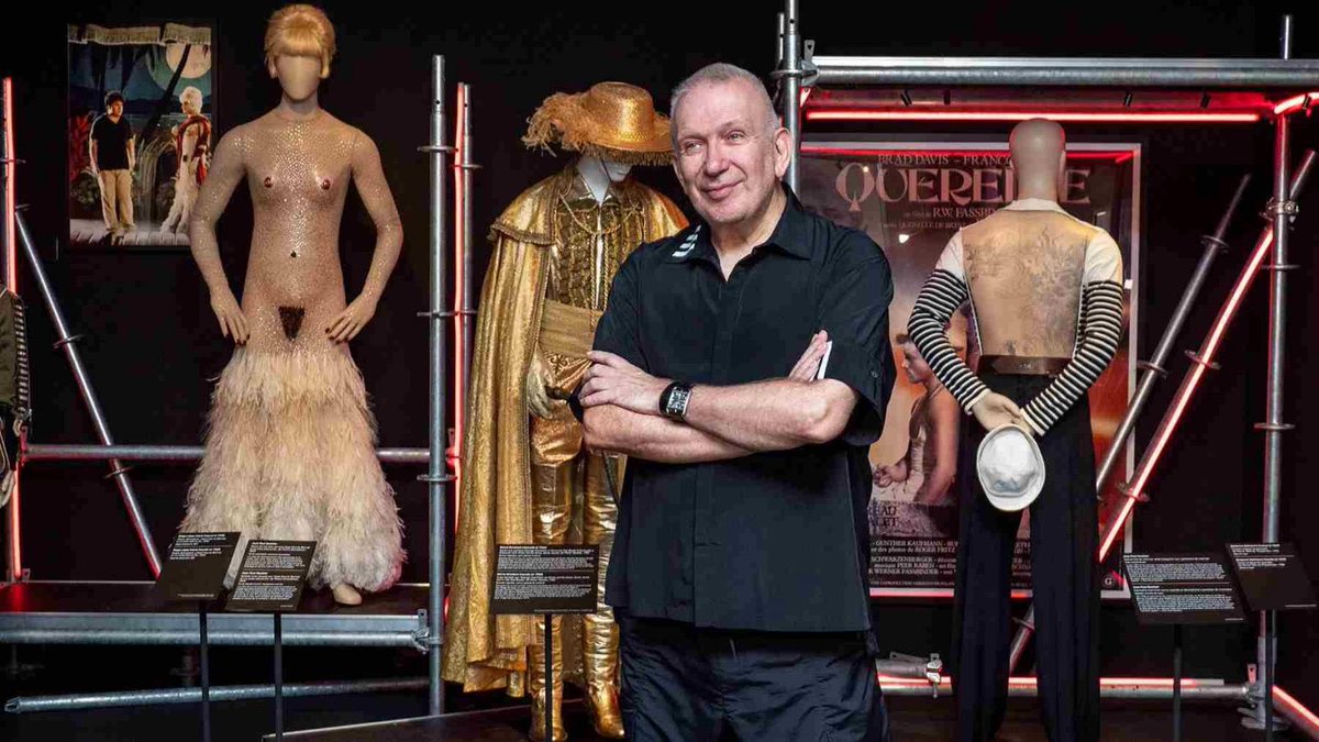 periscostumes's tweet photo. Damos las gracias a @CaixaForum por contar con nuestra pieza de vestuario diseñada por #YvonneBlake para el film #Bearn en la Exposicion #cineymoda by #jeanpaulgaultier . La exhibición se ha inaugurado con una Presentación a #prensa un evento especial en #palmademallorca https://t.co/Y676hCoFw1