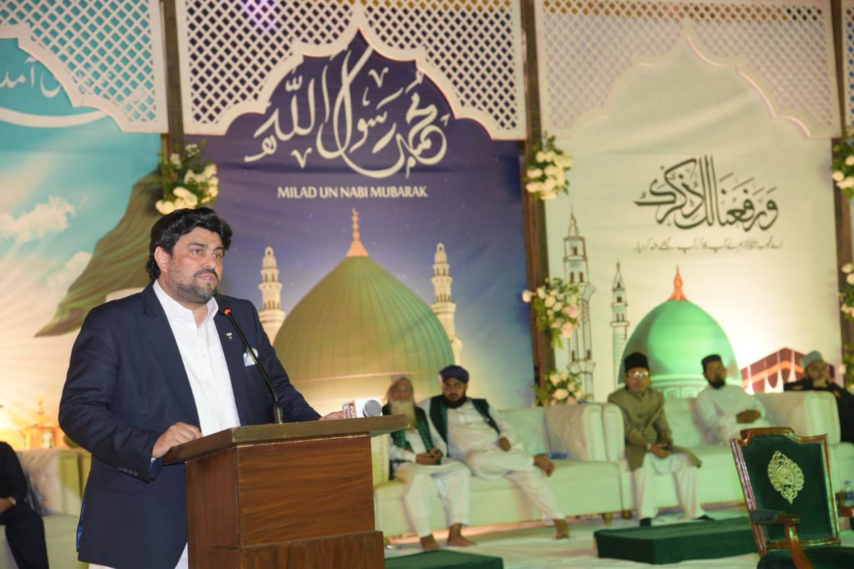 KamranTessoriPk's tweet photo. یوم ولادت رسول  ﷺ کے موقع پر گورنر ہاؤس میں میلاد مصطفی ﷺ کی محفل کا انعقاد، تقریب میں نگراں وزیر اعلیٰ سندھ جسٹس ریٹائرڈ سید مقبول باقر ۔ ایم کیو ایم کے رہنماء خالد مقبول صدیقی، ڈاکٹر فاروق ستار۔ خواجہ اظہار الحسن، کشور زہراء، نگراں صوبائی وزراء، غیر ملکی سفارتکار، آئی جی سندھ کمشنر کراچی و دیگر  کی شرکت