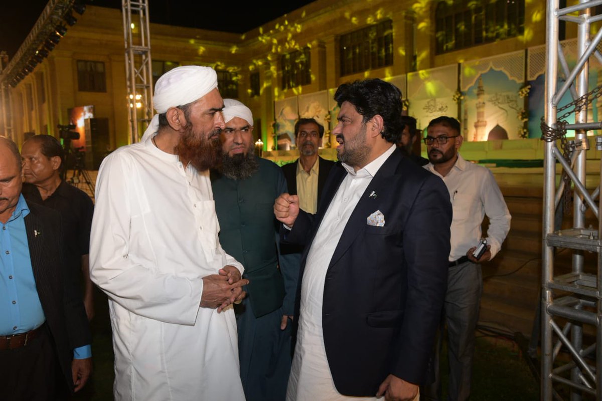KamranTessoriPk's tweet photo. یوم ولادت رسول  ﷺ کے موقع پر گورنر ہاؤس میں میلاد مصطفی ﷺ کی محفل کا انعقاد، تقریب میں نگراں وزیر اعلیٰ سندھ جسٹس ریٹائرڈ سید مقبول باقر ۔ ایم کیو ایم کے رہنماء خالد مقبول صدیقی، ڈاکٹر فاروق ستار۔ خواجہ اظہار الحسن، کشور زہراء، نگراں صوبائی وزراء، غیر ملکی سفارتکار، آئی جی سندھ کمشنر کراچی و دیگر  کی شرکت