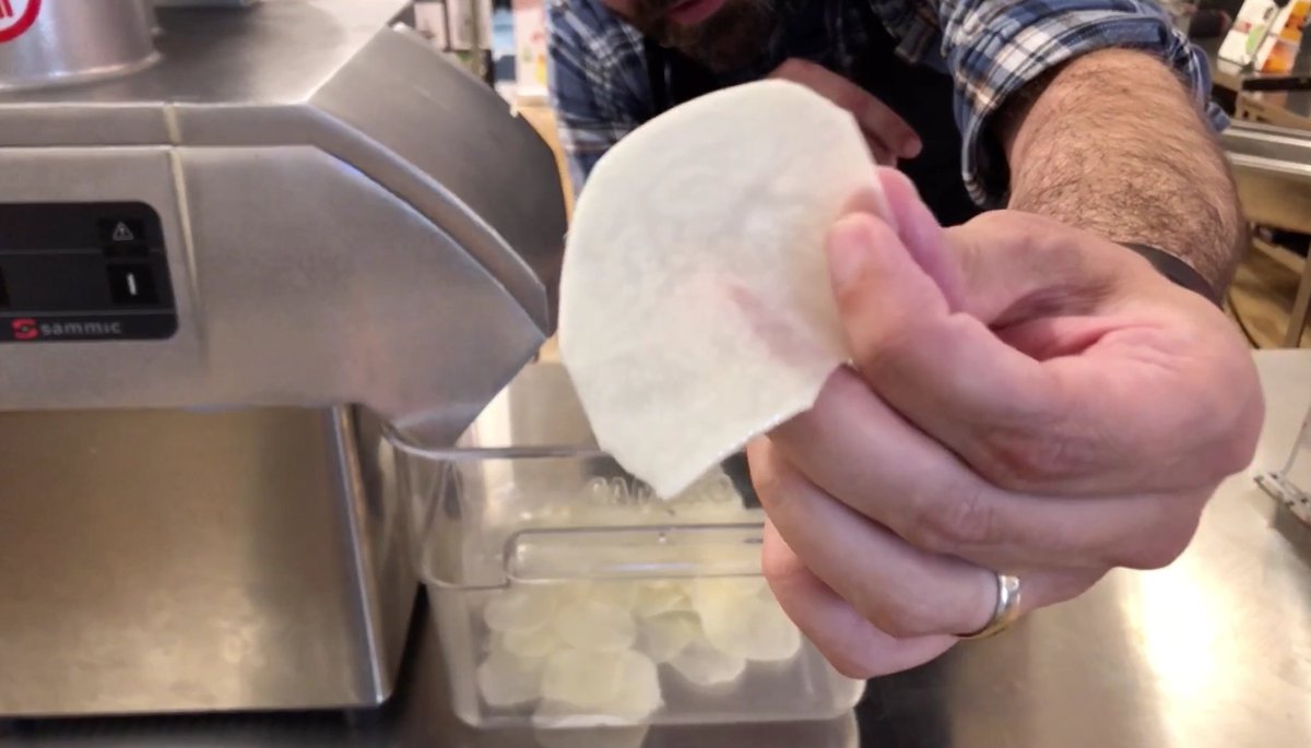 CFSPpro's tweet image. This Sammic can slice so thin you can see through this potato!
#sammic #ca31 #foodprocessor #chefstuff