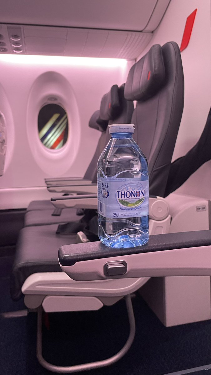 h2okapi's tweet image. Joyeux anniversaire @airfrance et surtout bons vols à tous les équipages. AF1732