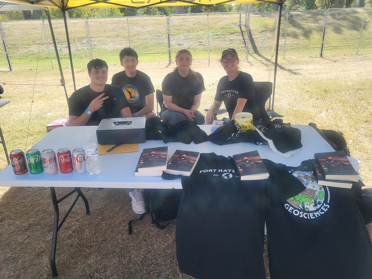 fhsustm's tweet image. Go support the student organizations at Oktoberfest. Pictured below is the Block &amp;amp; Bridle Club, Geosciences Club,  Department of Biological Sciences, and The Chemistry/Pre-Professional Club.