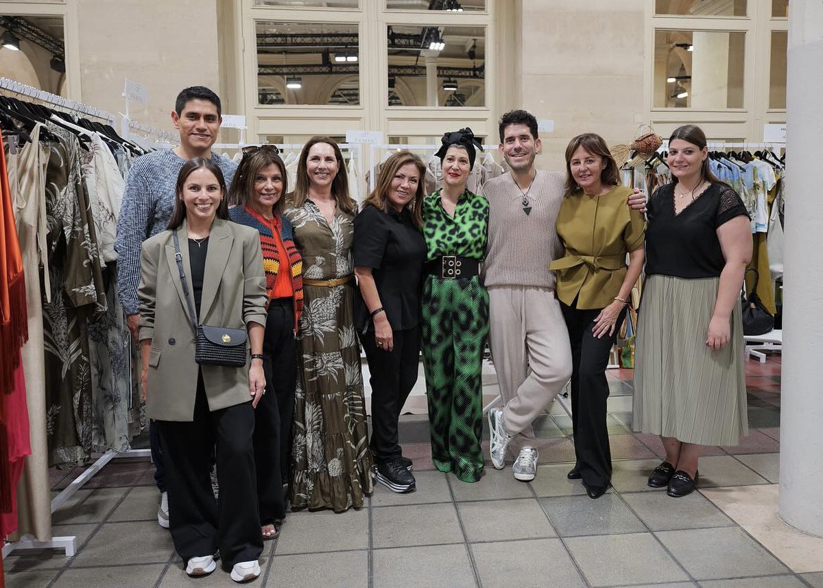 Promperu's tweet image. La Oficina Comercial de #PROMPERÚ en Francia informó que compradores internacionales, sobre todo de boutiques de balnearios de la Riviera Francesa, vienen realizando pedidos de estas colecciones 🙌. Más detalles 👉 shorturl.at/jyAB0 #ModaPeruana #MarcaPerú #Perú #Peru