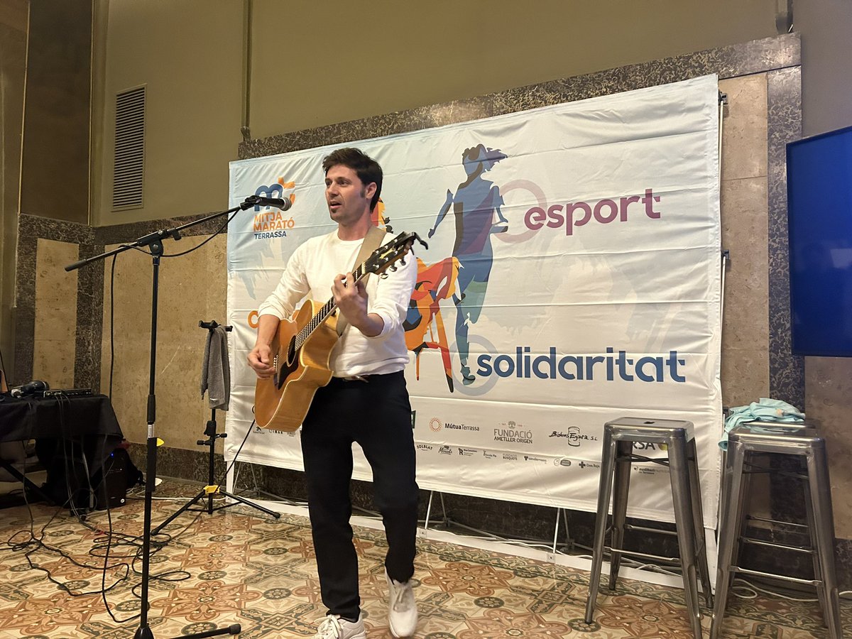 🏃🏻‍♀️🏃🏻‍♂️ Presentaciö de la 9a edició de la Cursa de les Dones Fanny Sallés a la Casa de l’esport de #Terrassa amb el gran <a href="/SalvaRacero/">SALVA RACERO</a> 🎵

Una cursa solidària amb la Fundació <a href="/OncolligaCAT/">Fundació Oncolliga</a> 🩷