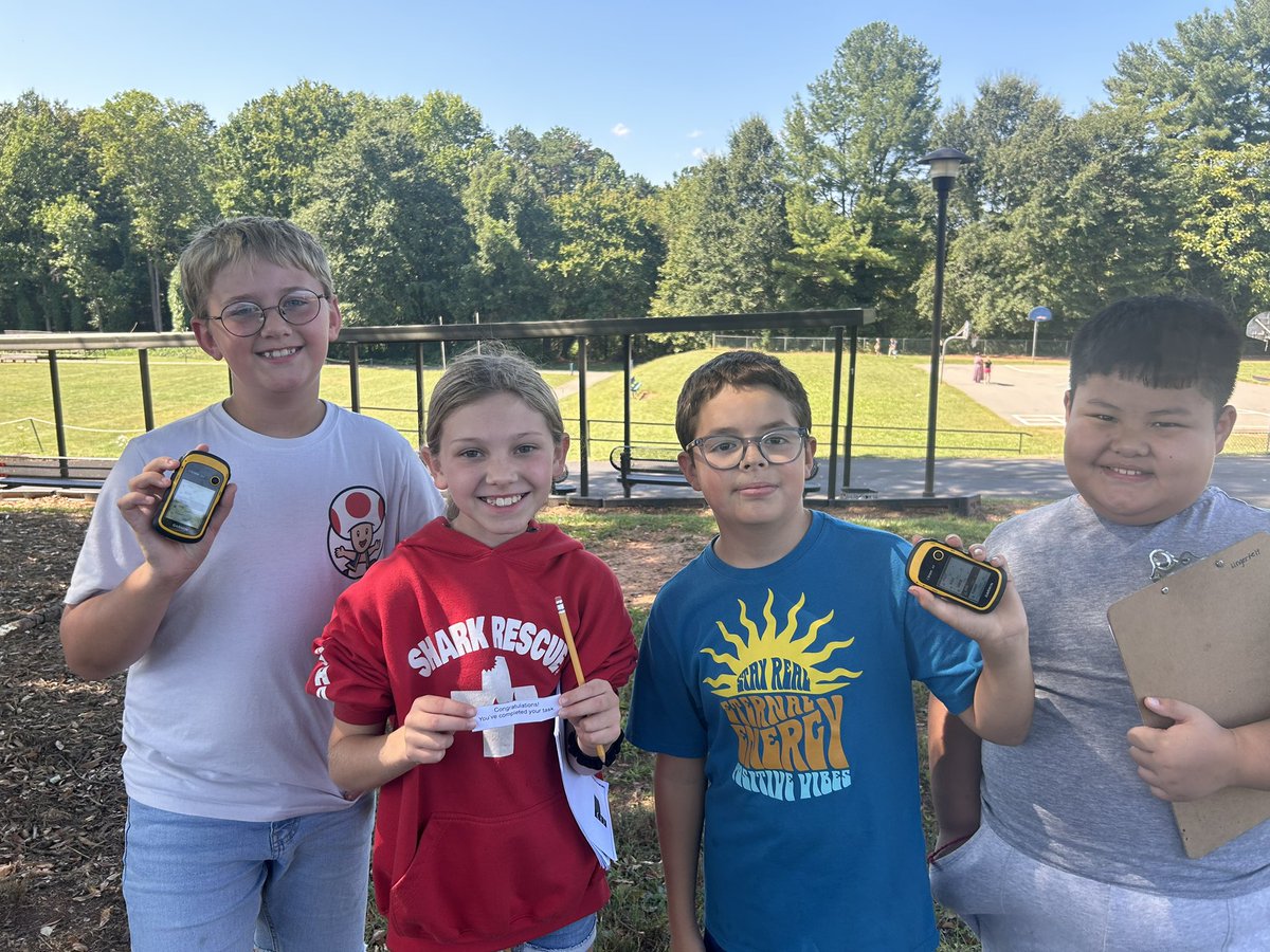 h_j_russ's tweet photo. Geocaching with 4th Grade was so fun!   @hildebranroyals  @bmoody33 @mswashbrn https://t.co/tPOX43bBhn