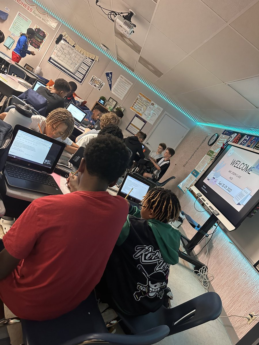 SierraJoseph15's tweet photo. AVID 8 rocked a PSAT scavenger hunt this week and today our teachers wrapped up their PSAT training. We're all set and AVID ready! 📚 #ThisisAVID #PSATPrep @RTMSThundercats @AVID4College https://t.co/XEE3uQPY7Q