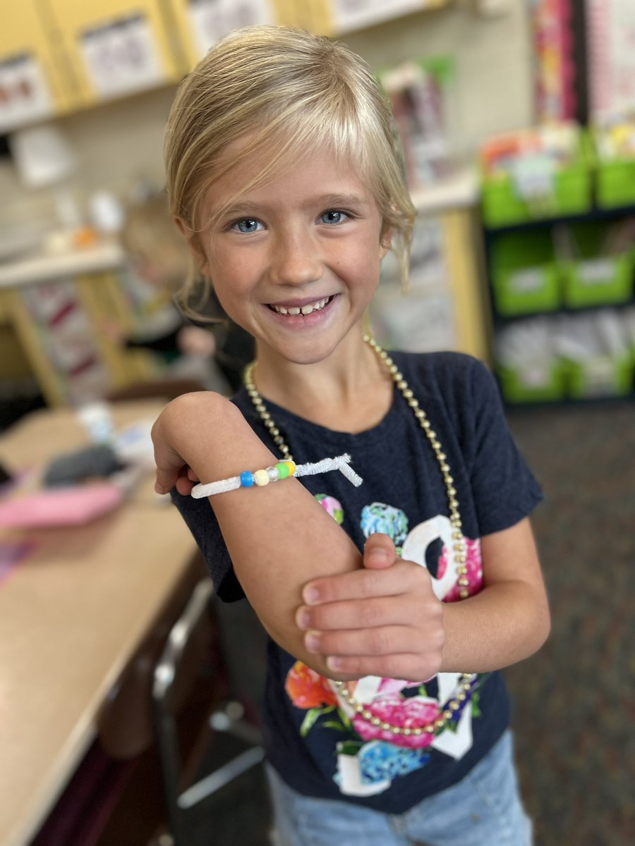 MrsMartinSmiles's tweet photo. Scientists learned about the water cycle & made water cycle bracelets to better understand how earthβs water is recycled! π¦βοΈβοΈπ§οΈ #FirstGradeScientists #MakeLearningFun #WaterCycleBoogie https://t.co/9jsMuYEzE6