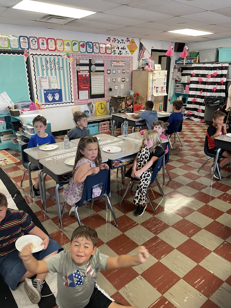 Kristyn V 1st Grade Fun tweet media