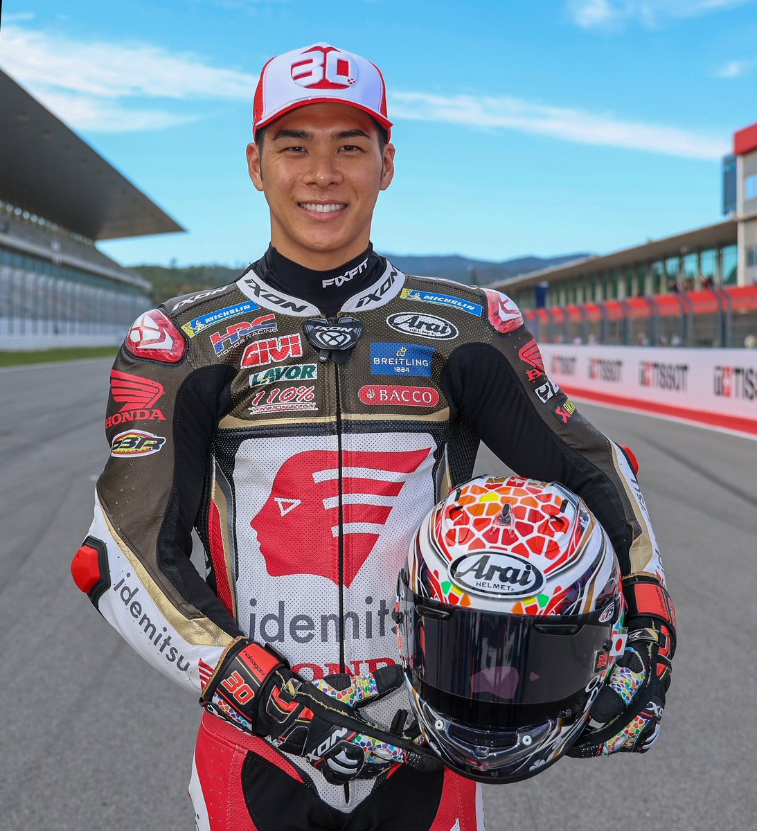 araihelmetjapan's tweet photo. 本日12:20より、モビリティリゾートもてぎ〈アライブース〉にて『中上貴晶』選手のサイン会を開催します。
MotoGPライダー中上選手に直接会える大チャンス！
募集要項を満たした方の中から10組計20名様をご招待します。
応募締切は10時30分です。どしどしご応募ください。 https://t.co/omeY042BcG