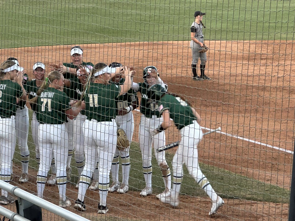 LegionLancersVB's tweet photo. Former Legion Volleyball player Rayna Blackwell with a double in her first at-bat at UNC-Charlotte. #weoverme https://t.co/6Fu29cFGjn