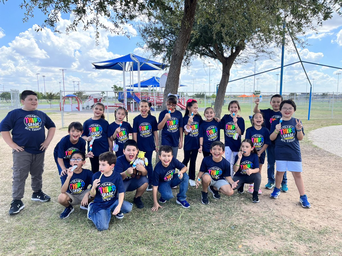 maestra_cavazos's tweet photo. Celebrating FUN FRIDAY after a hard-working week, long day of testing, and receiving awesome comments for following class expectations. On Fridayβs we wear our #3rdGradeClass spirit shirt! Extremely grateful to one of our parents for making them for us. π@scholarpride https://t.co/LkMOkhHGsT