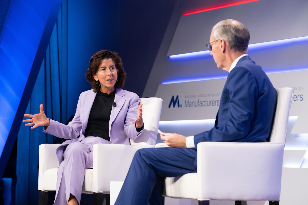 ShopFloorNAM's tweet photo. Great to have @SecRaimondo join us at the NAM's fall board meeting for a conversation with NAM Board Chair @JimFitterling on the Biden Administration's work to strengthen manufacturing in America.

📸by David Bohrer / NAM https://t.co/uvLYx4NU1J