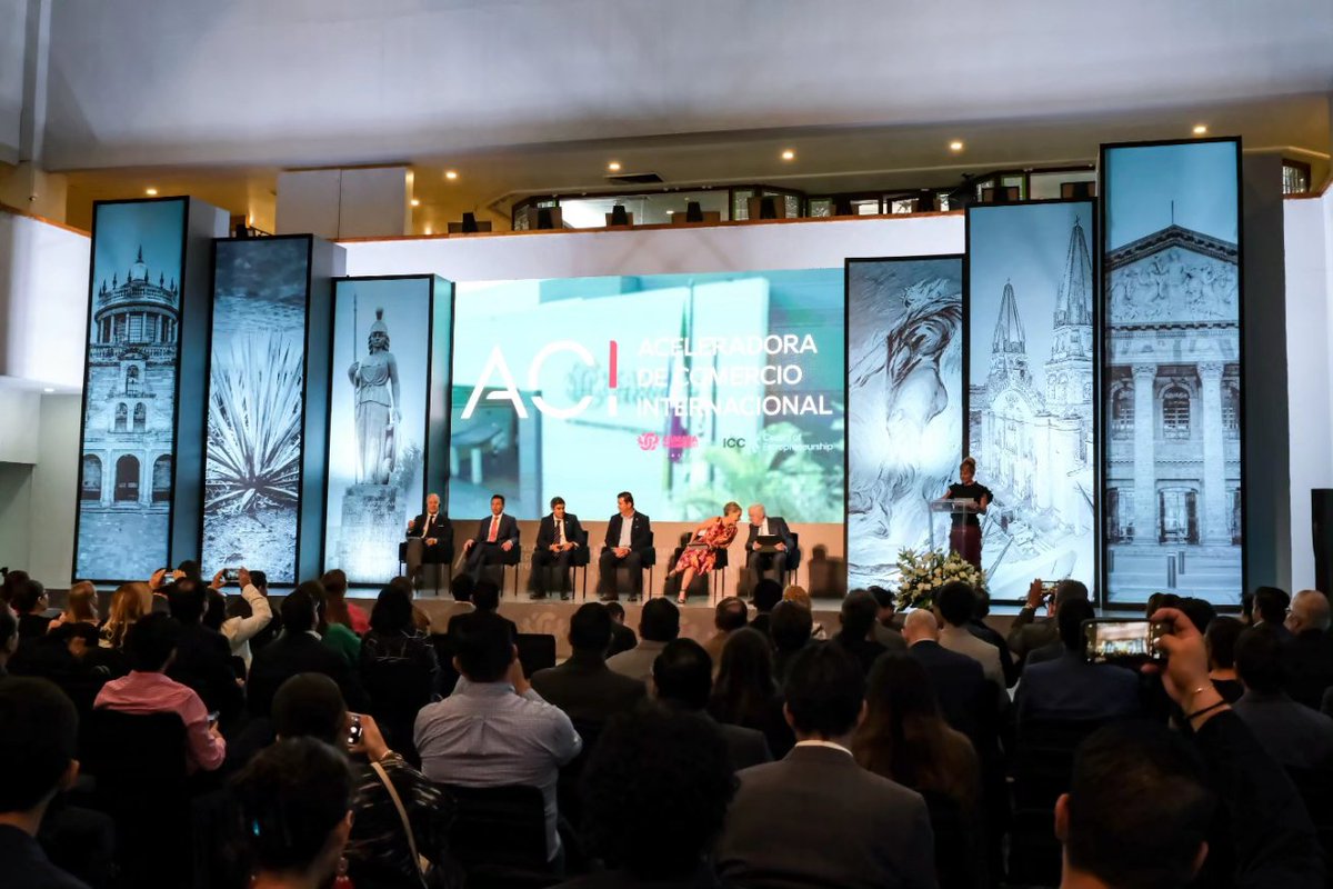 roberto_areched's tweet photo. Hoy Jalisco tiene un nuevo espacio para impulsar el emprendimiento. Felicidades @presidenteccgdl y @CamaradeCom_GDL por el  convenio con el @ICCMEXICO para que a través del Centro de Emprendimiento en Guadalajara  pueda facilitarse el comercio internacional. https://t.co/BfsD7j3wuN