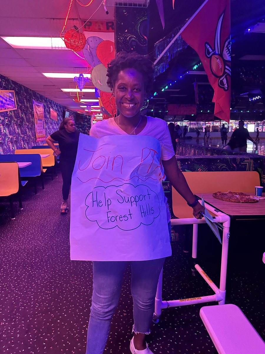 dj090599's tweet photo. PTA skate night! Love our Panthers🛼 https://t.co/FxJKF59a3p