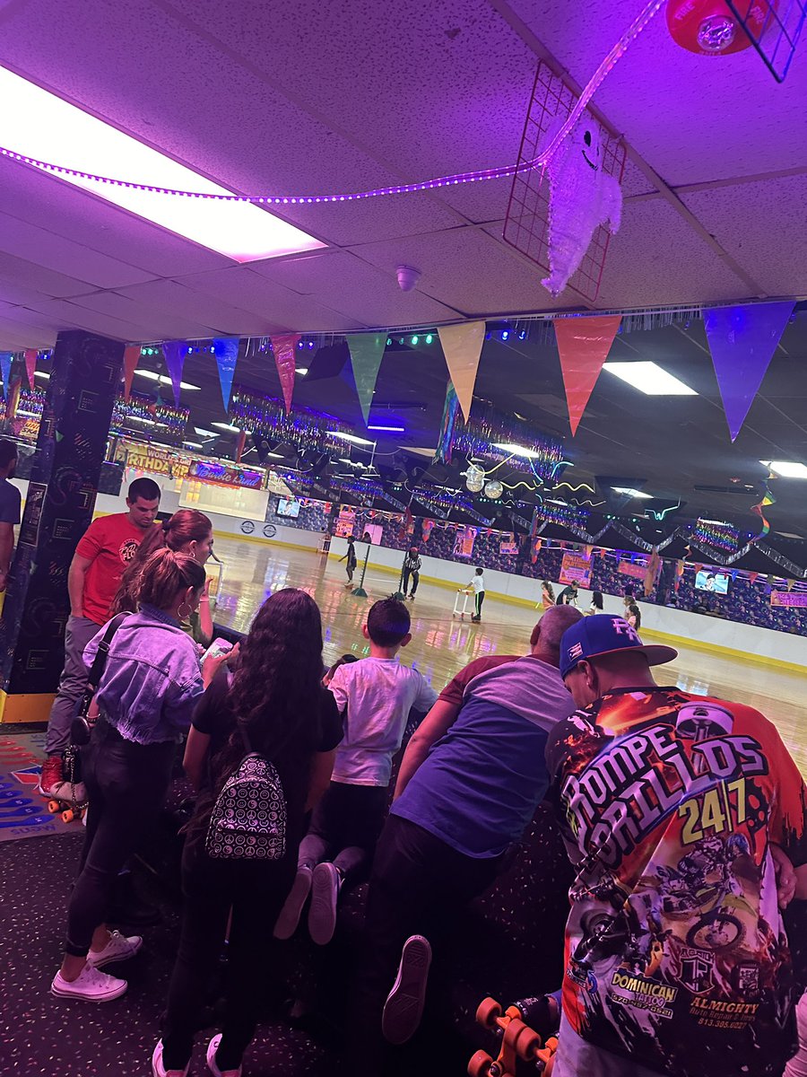 dj090599's tweet photo. PTA skate night! Love our Panthers🛼 https://t.co/FxJKF59a3p