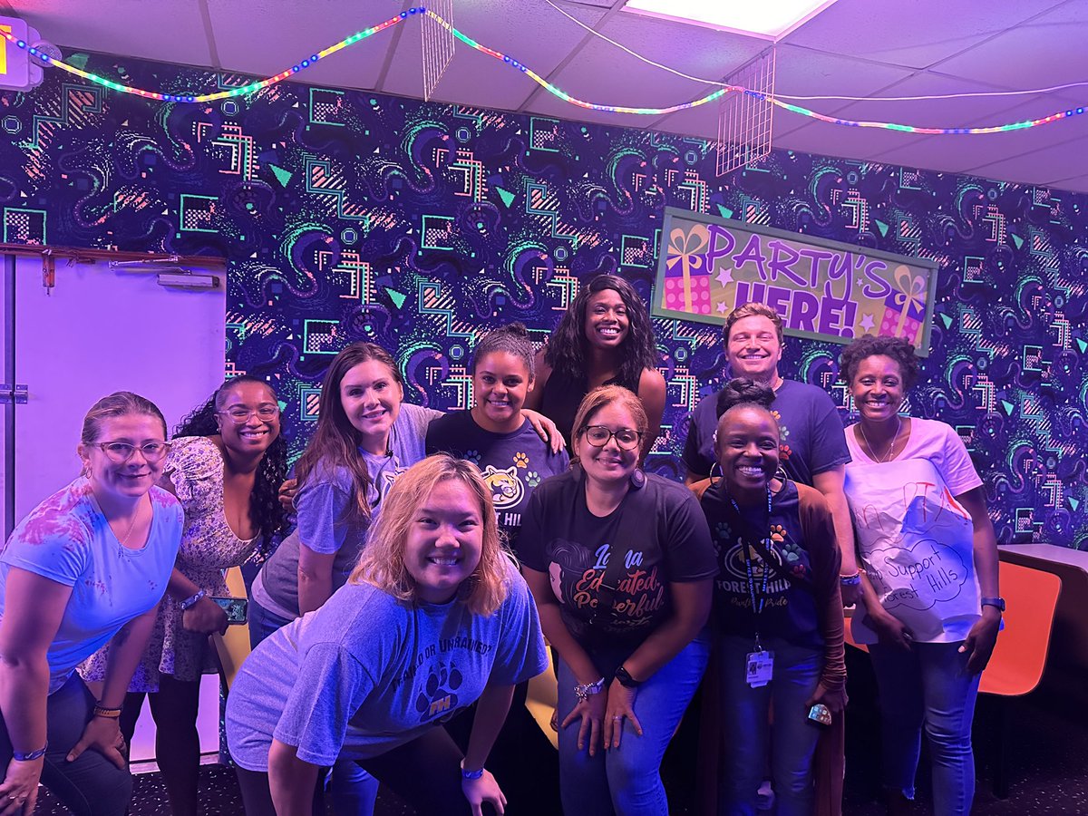 dj090599's tweet photo. PTA skate night! Love our Panthers🛼 https://t.co/FxJKF59a3p