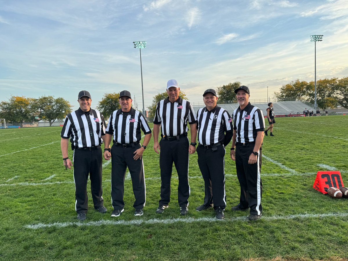 JohnMarshallFF's tweet photo. Great crew here to work JM Football homecoming tonight.  Thank a ref! @JMRocketFB @MSHSL_Officials @MSHSLjohn https://t.co/f2aE2cc3KW