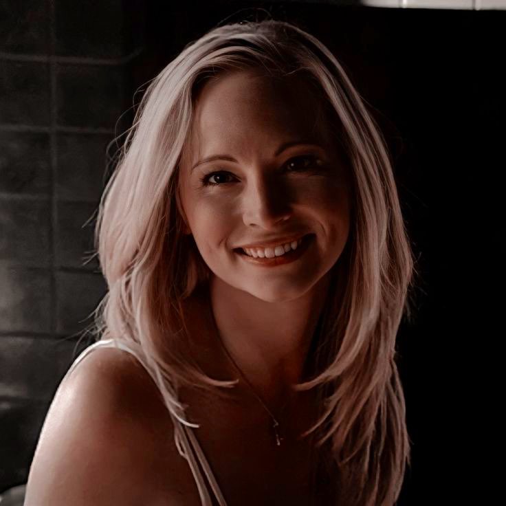 FlowTheCurse's tweet image. “You are the crescent moon in my heart, my radiance, condensing into days.”
—Flawless World